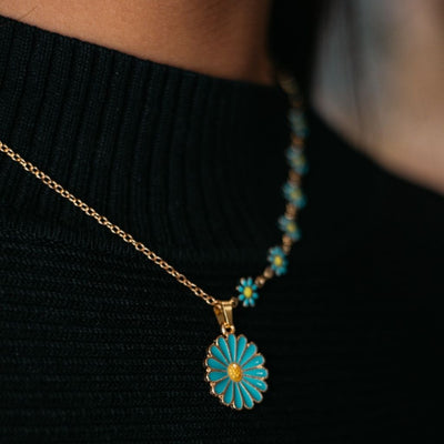 Collier ras du cou à breloques en forme de fleur de turquoise et de marguerite pour l'été